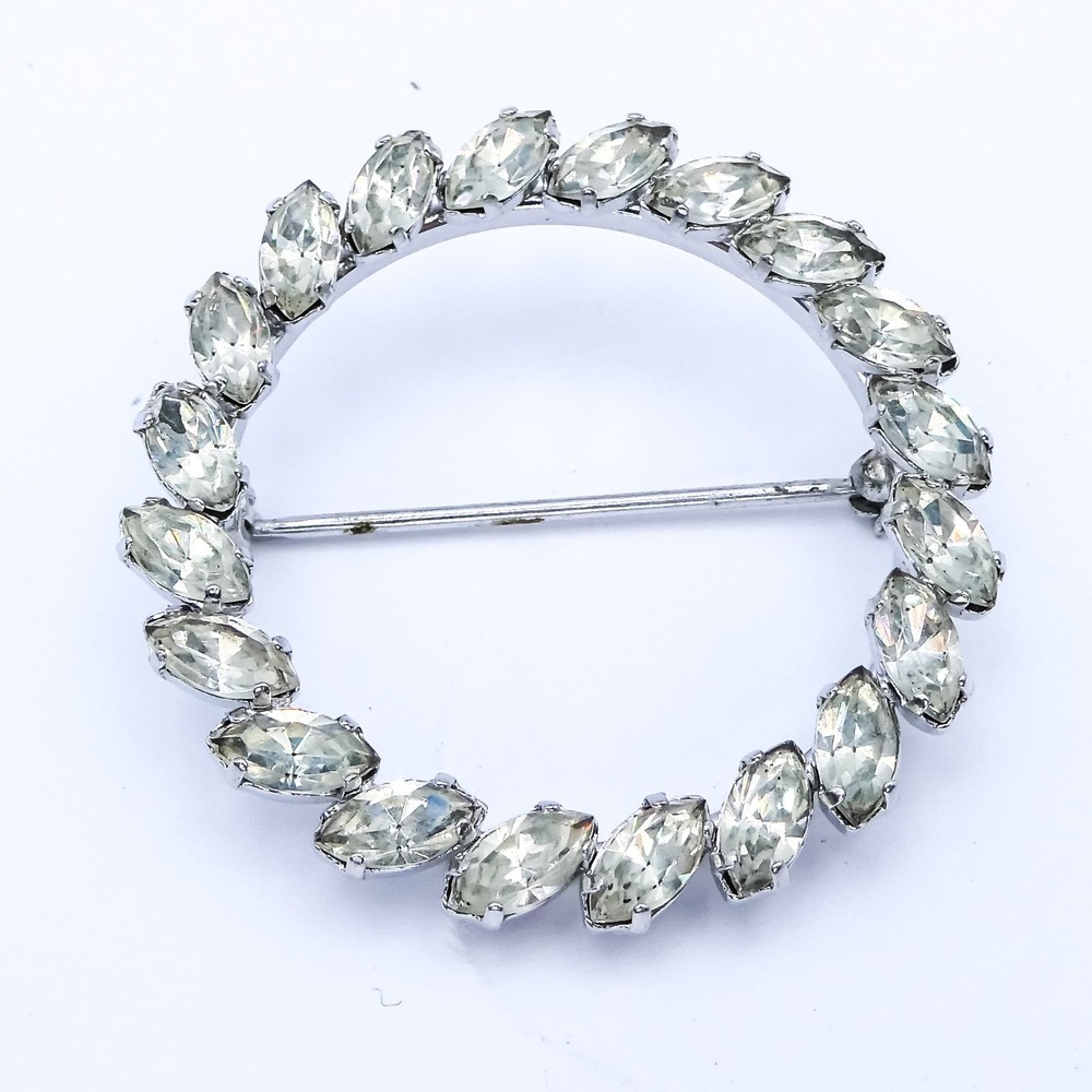 Krementz Rhinestone Rhodium Plated Silvertone Wreath 1.3" Vintage Brooch Pin